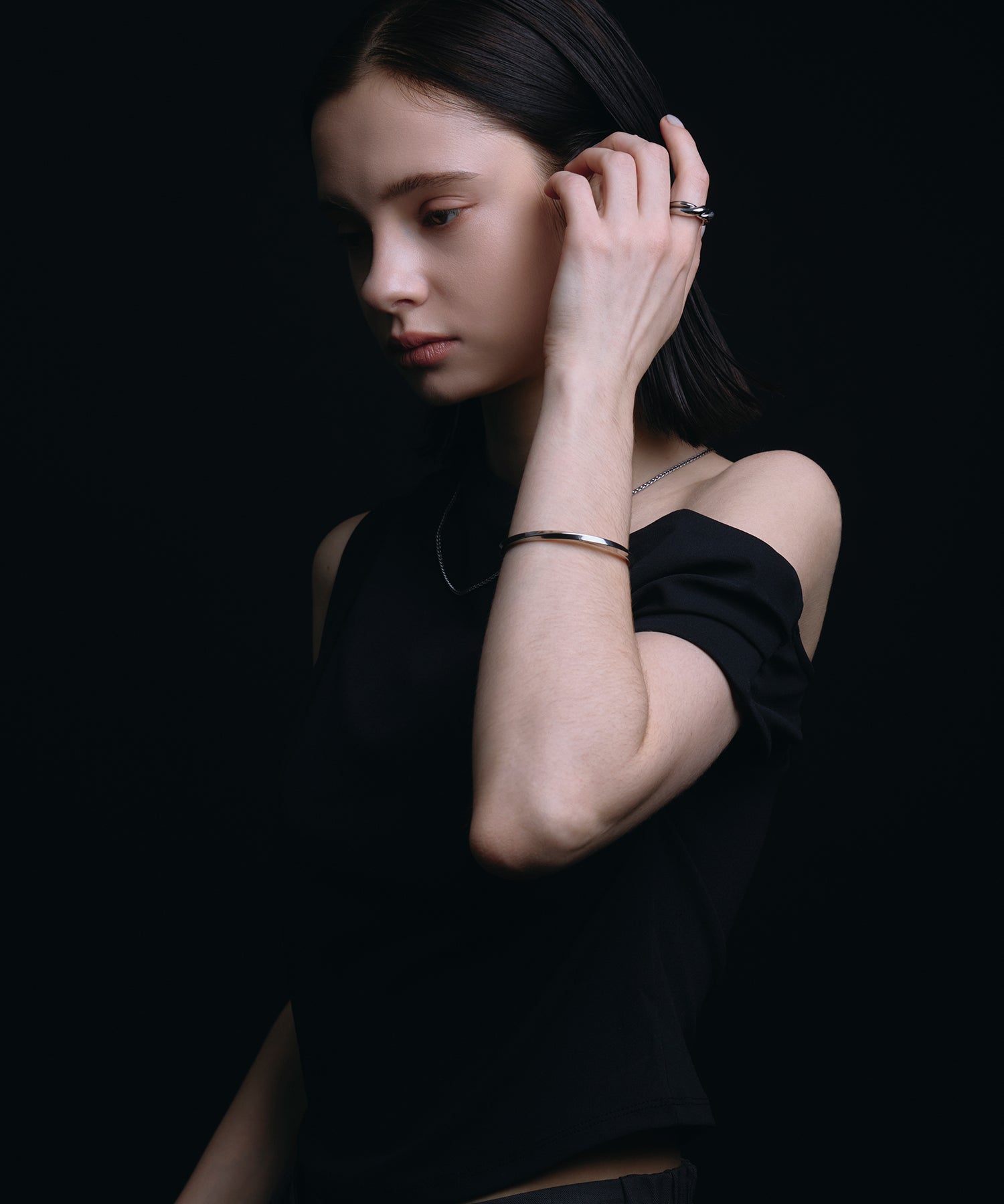 [展覽產品（預定四月底出貨）][銀色雕塑扭繞手鐲