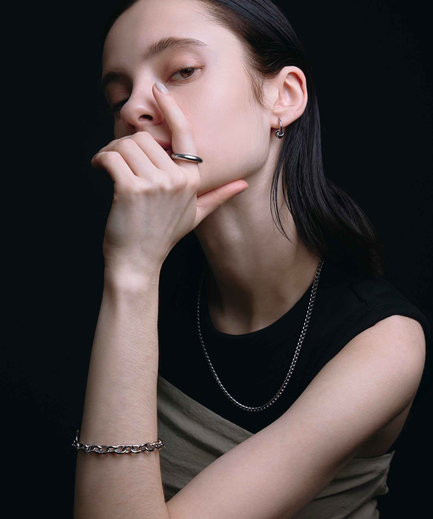 [展覽產品（預定四月底出貨）][銀色多面鏈條曼特爾手鍊