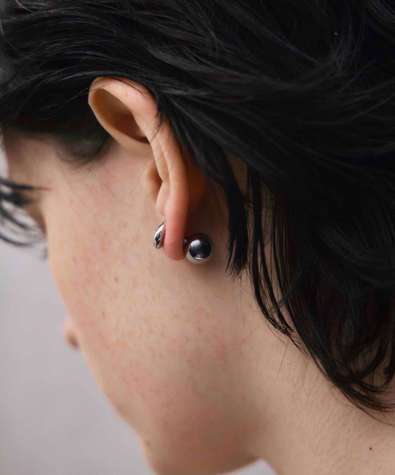 インプレッションストーン波ピアス ミックス]ストーンフォームバックピアス