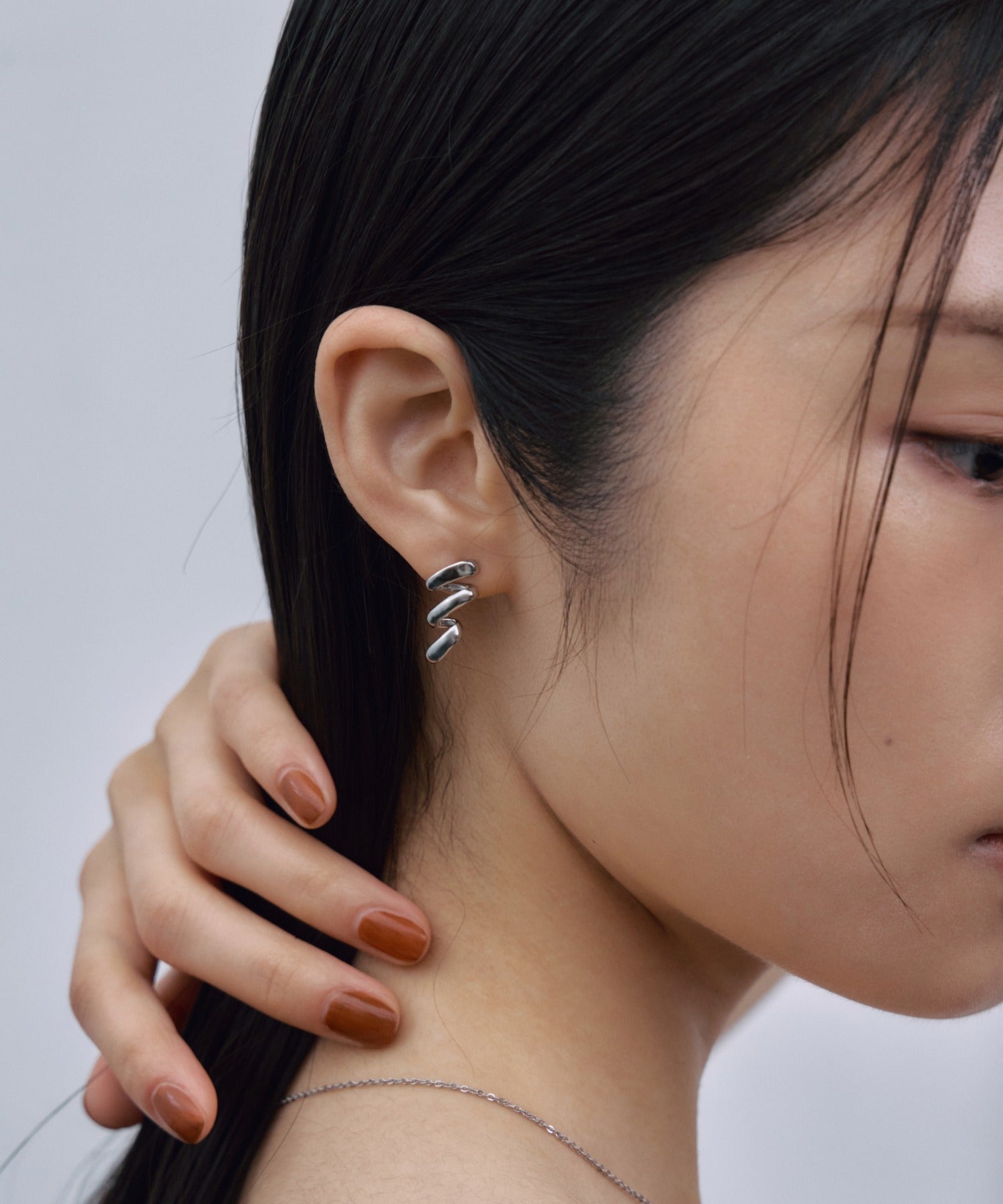 【展示会商品(9月下旬発送予定)】[シルバー]フロースパイラルピアス