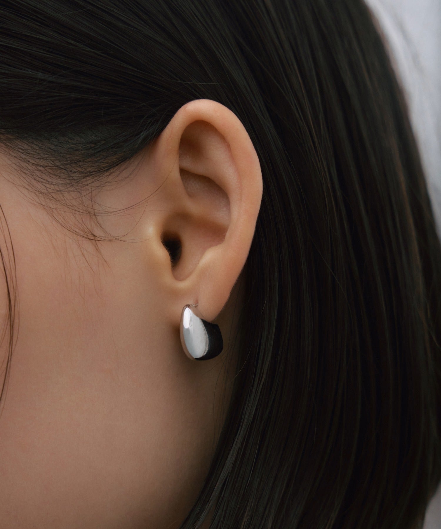 [シルバー]ペブルラインピアス