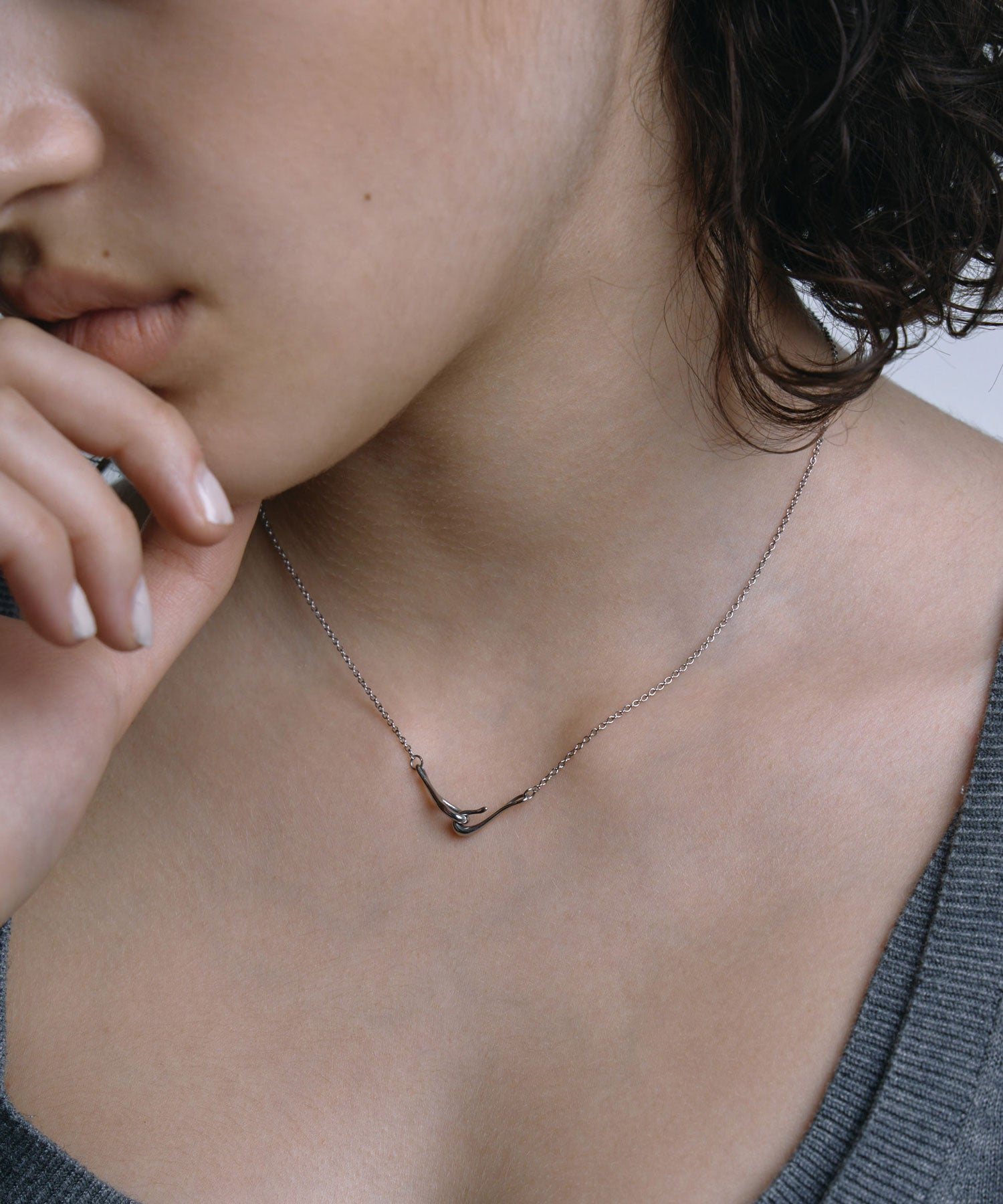[シルバー]クルヴァフックネックレス