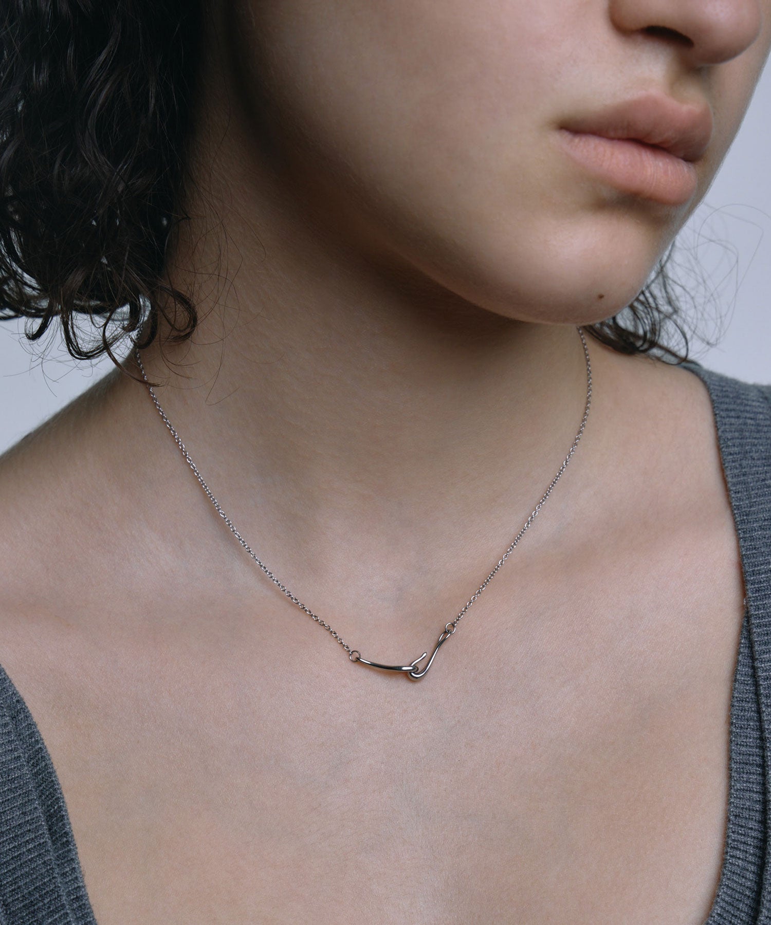 [シルバー]クルヴァフックネックレス