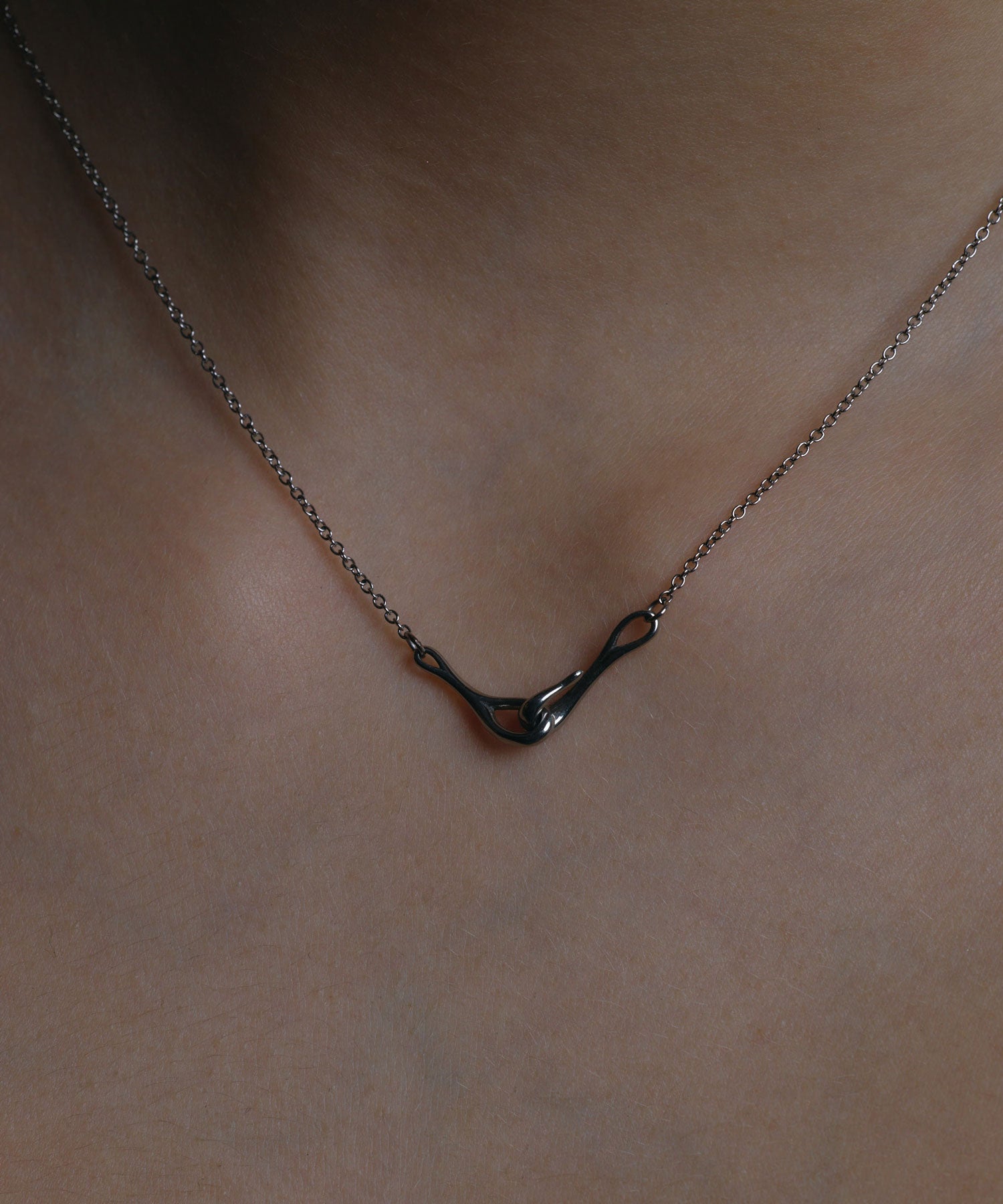 [シルバー]クルヴァフックネックレス