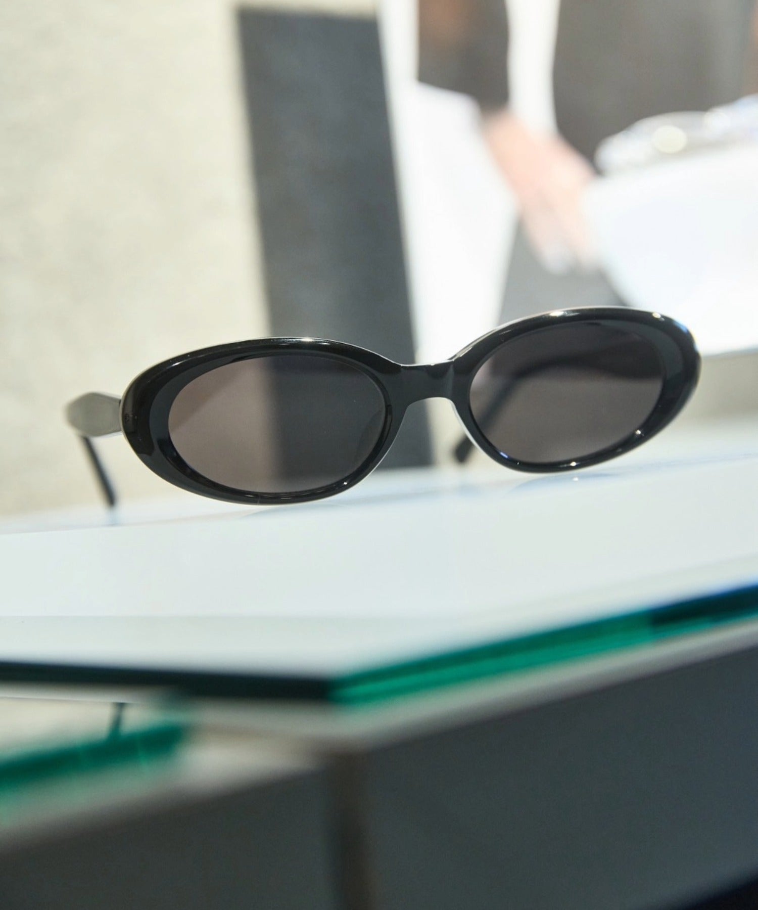 [ブラック]オーバルアセテートフレーム