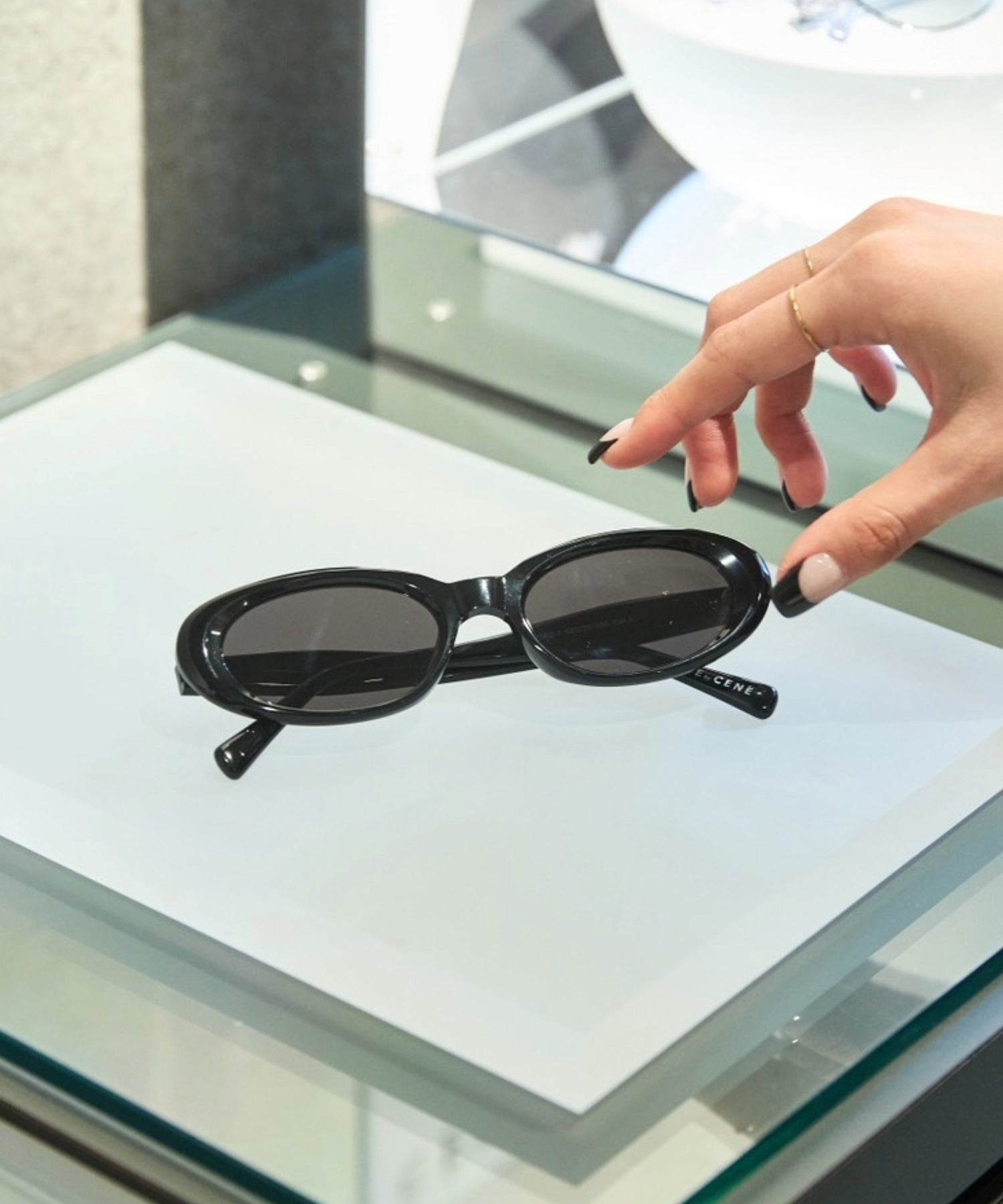[ブラック]オーバルアセテートフレーム