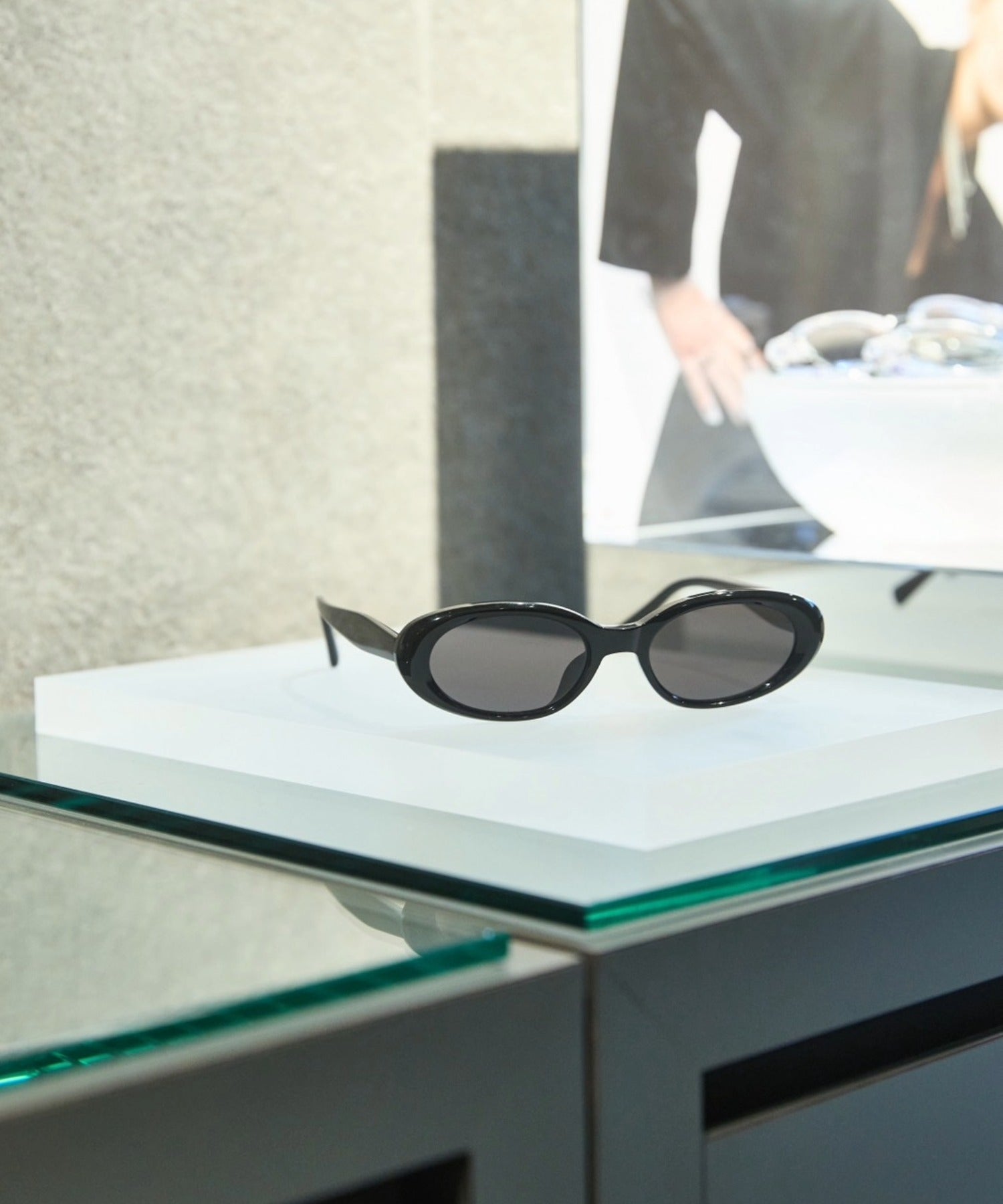 [ブラック]オーバルアセテートフレーム