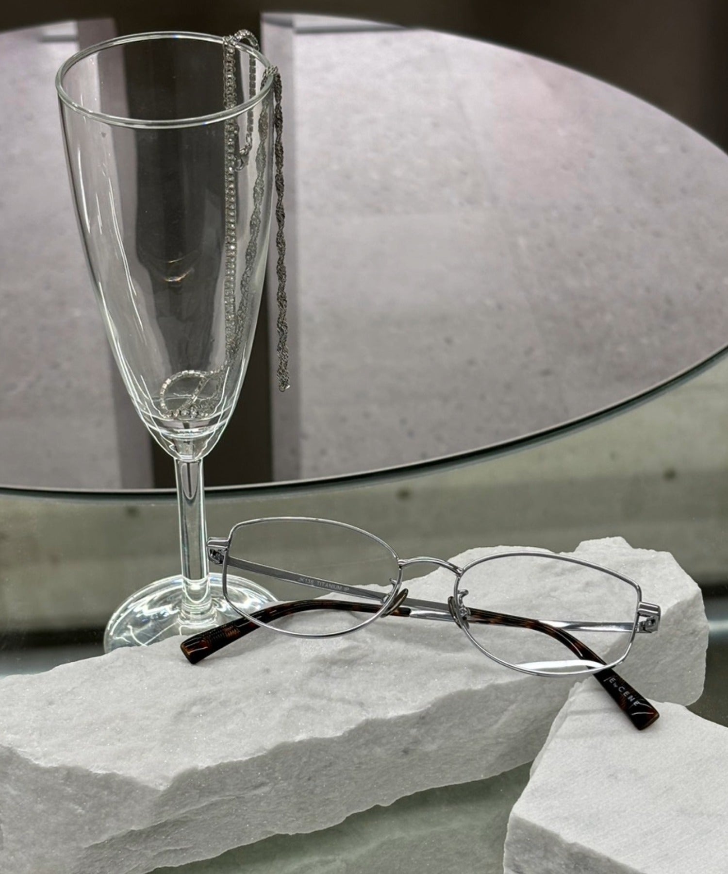 [シルバー]スクエアチタンフレーム