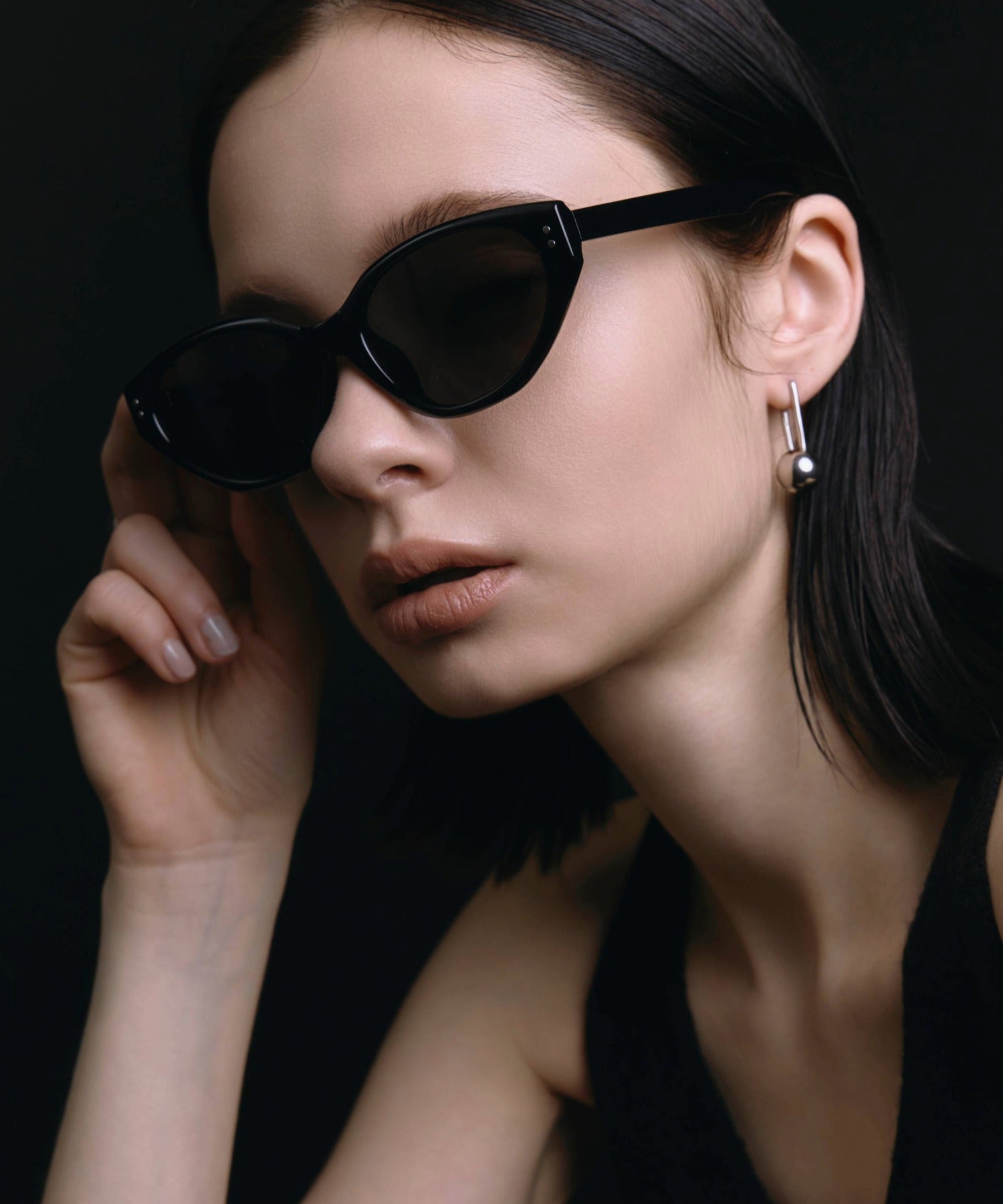 [ブラックxブラック]カラーレンズキャットフレーム