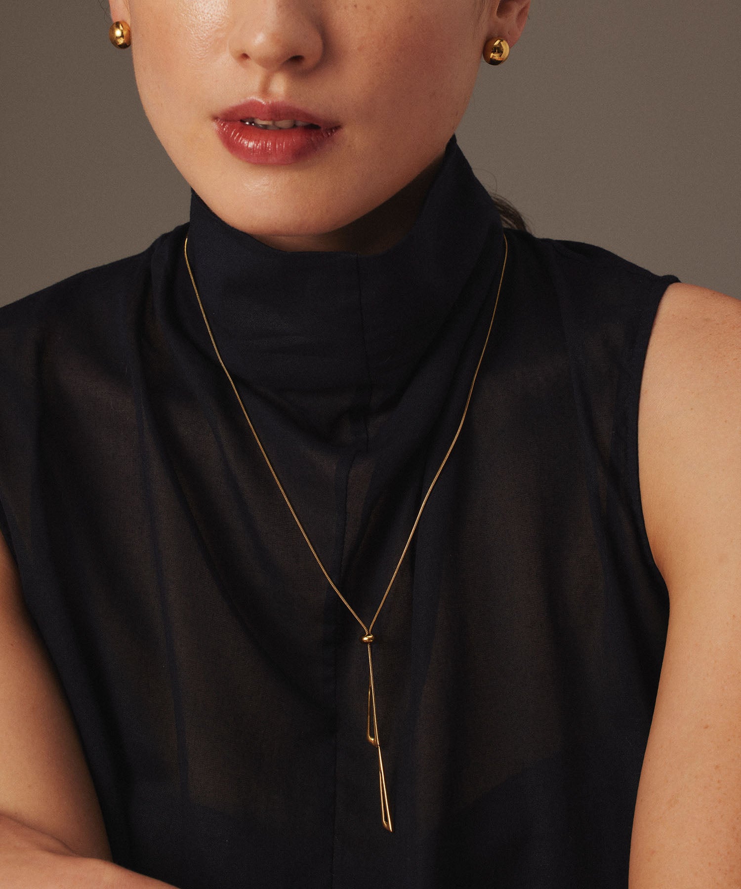 BCBGMAXAZRIA チェーン ゴールド　ラリエットネックレス　袋付き BCBGMAXAZRIA チェーン ゴールド ラリエットネックレス 袋付き