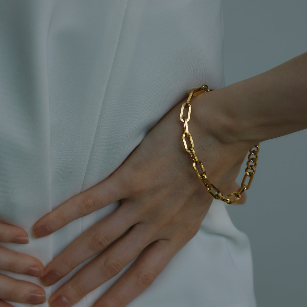 GOLD_ASYM_CHAIN_BRACELET.jpg? 