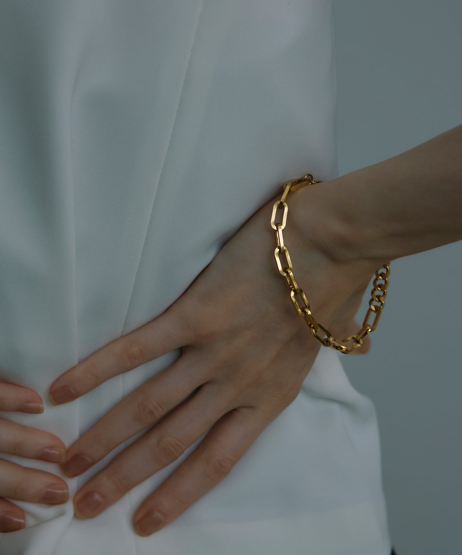 ゴールド　アシンメトリーチェーンブレスレット　金属アレルギー対応　サージカルステンレス
