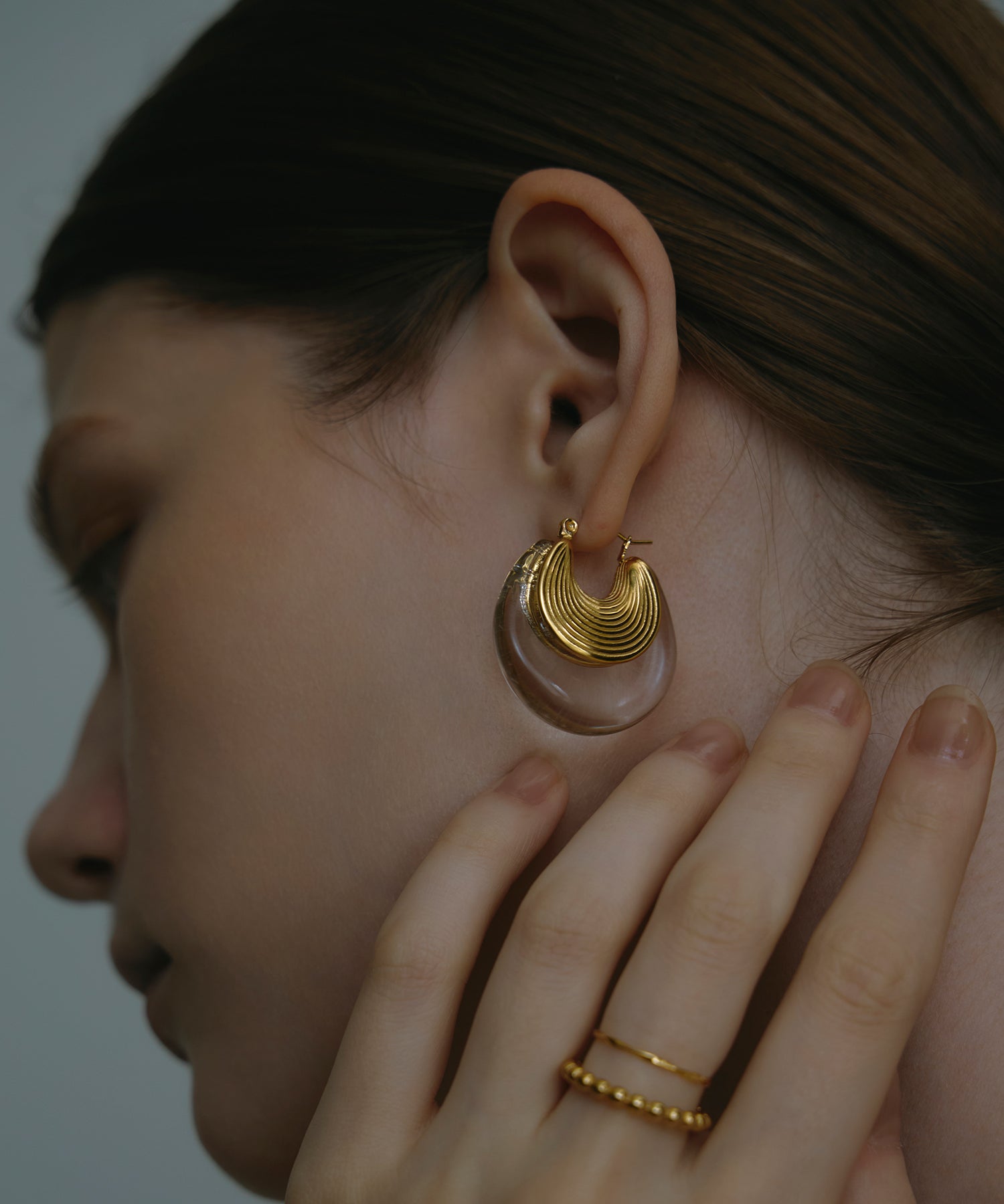 ゴールド]クリアシェルピアス