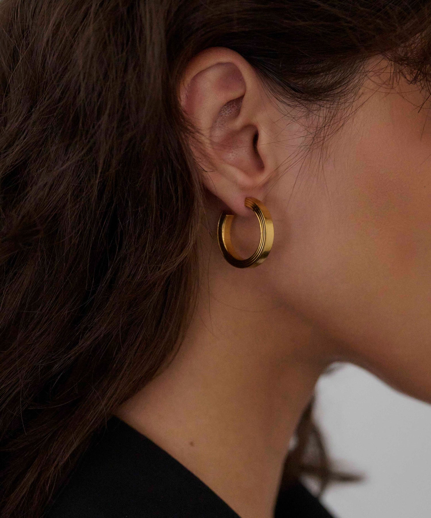 インダストリアルサークルピアス　ゴールド　金属アレルギー対応　サージカルステンレス