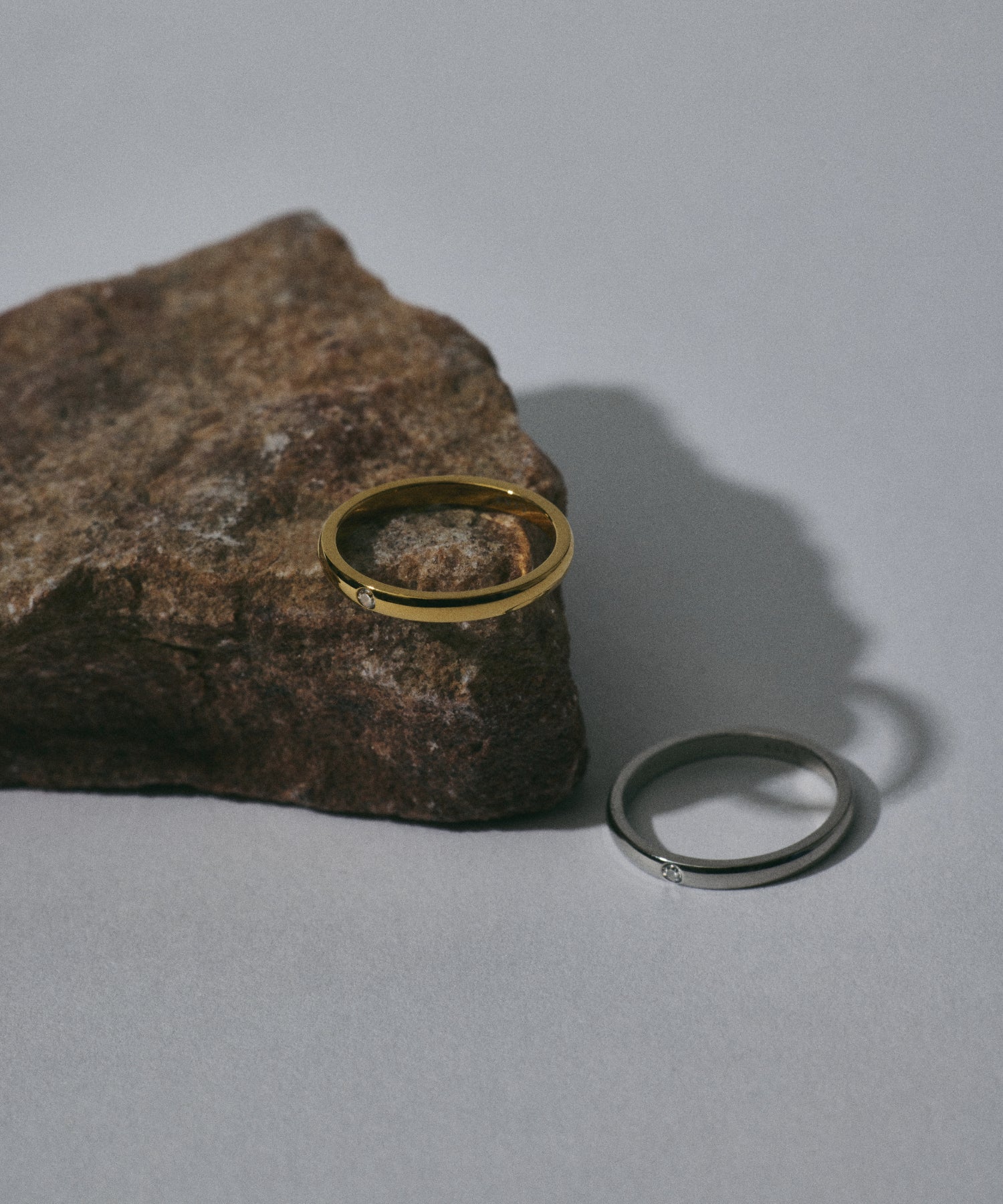 ゴールド　ストーンピンキーリング　金属アレルギー対応　サージカルステンレス
