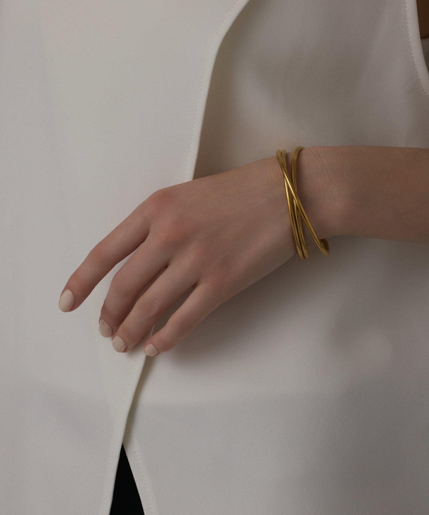 ゴールド　ツイストアーチバングル　金属アレルギー対応　サージカルステンレス
