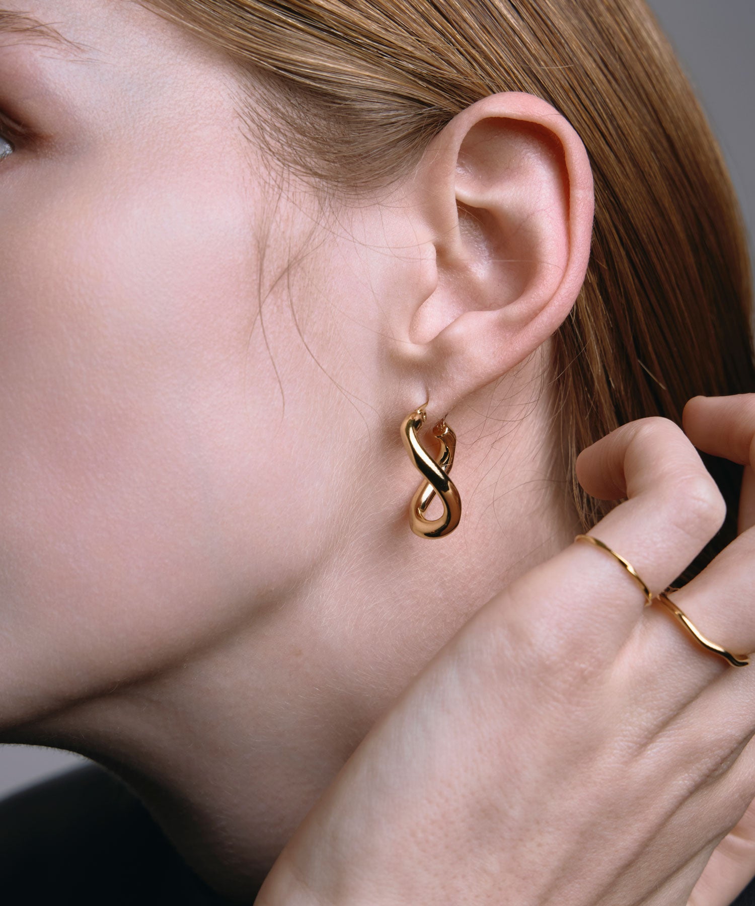 [ゴールド]ネジレフープピアス