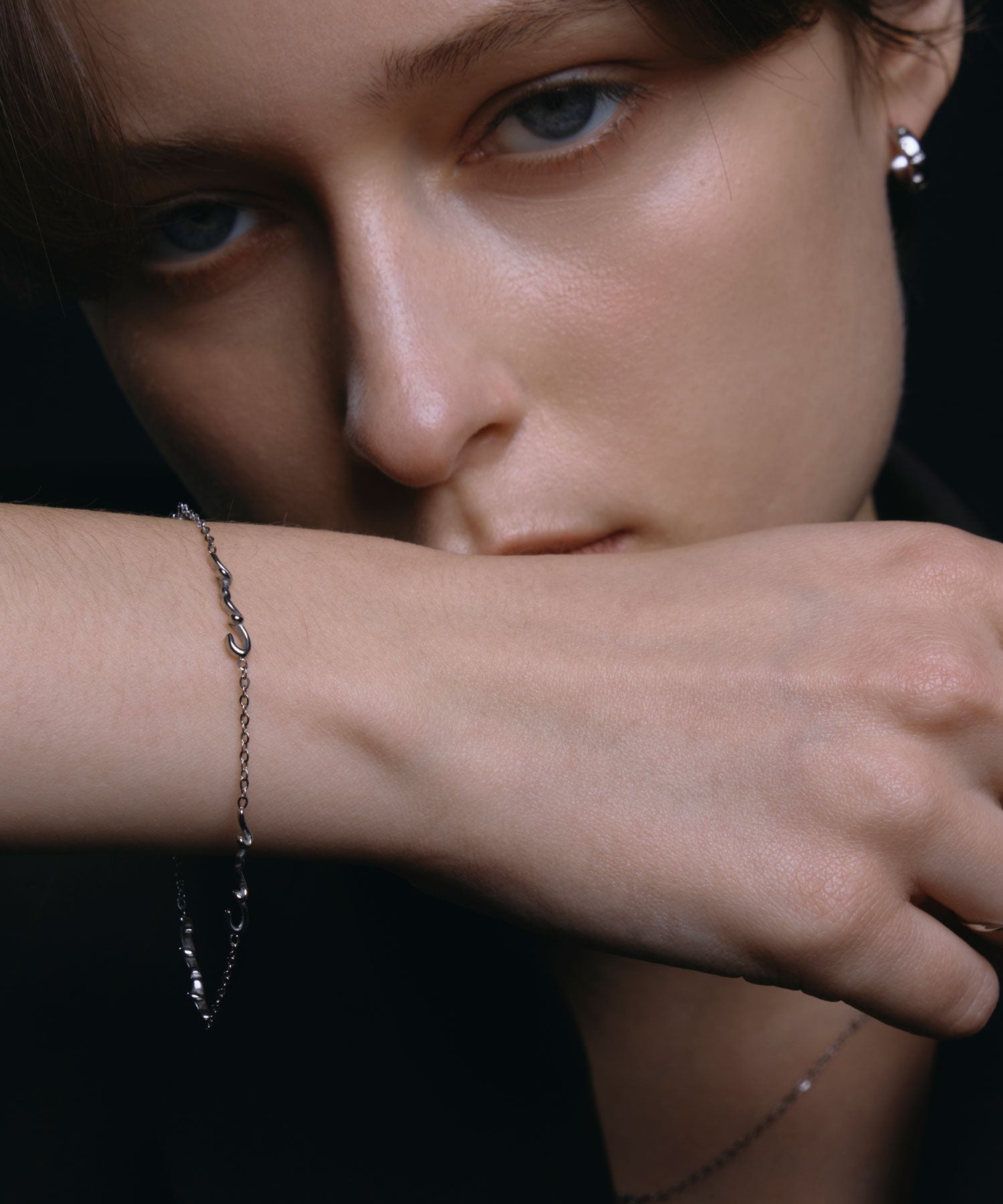 [シルバー]ニュアンスロゴブレスレット