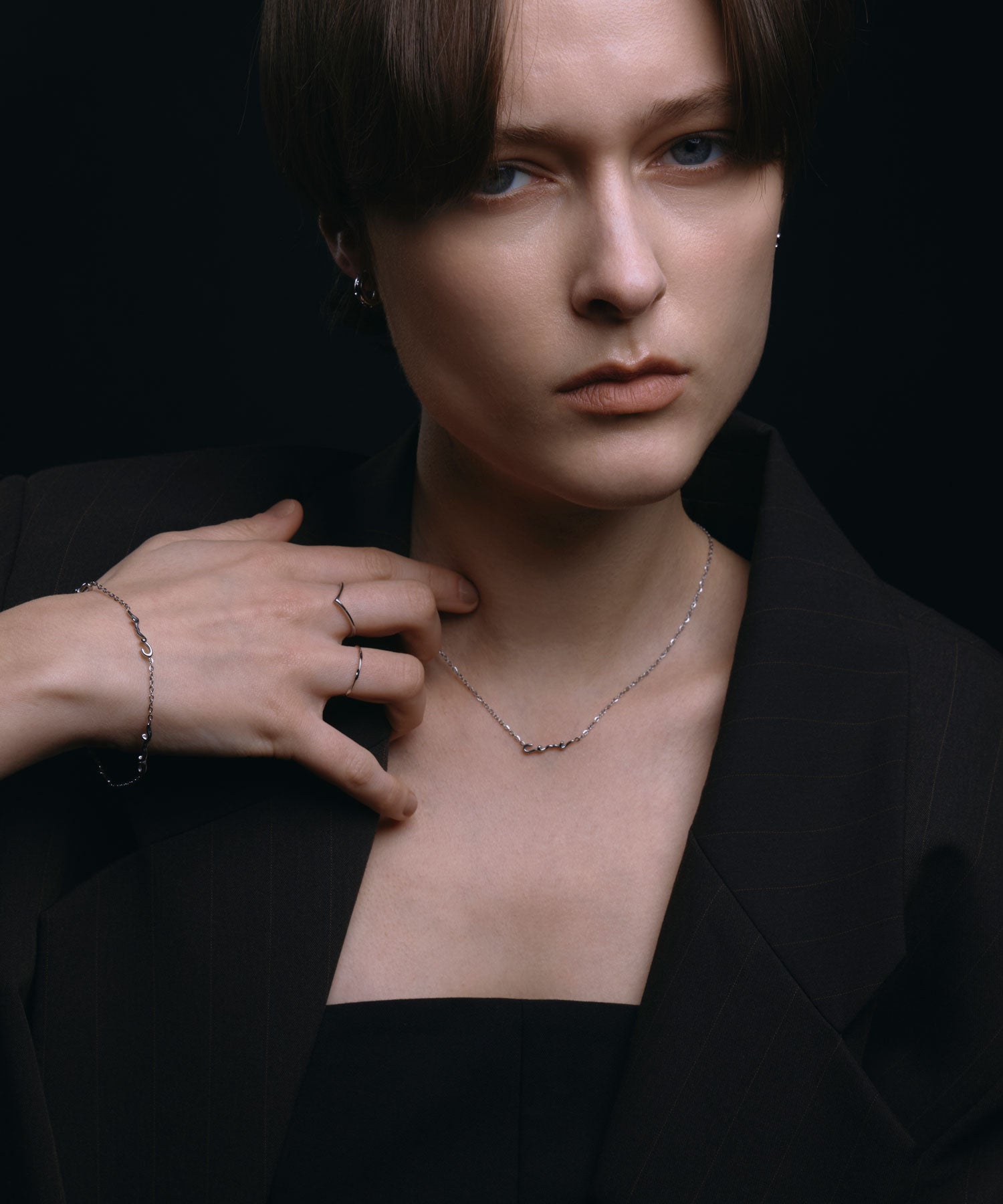 [シルバー]ニュアンスロゴブレスレット