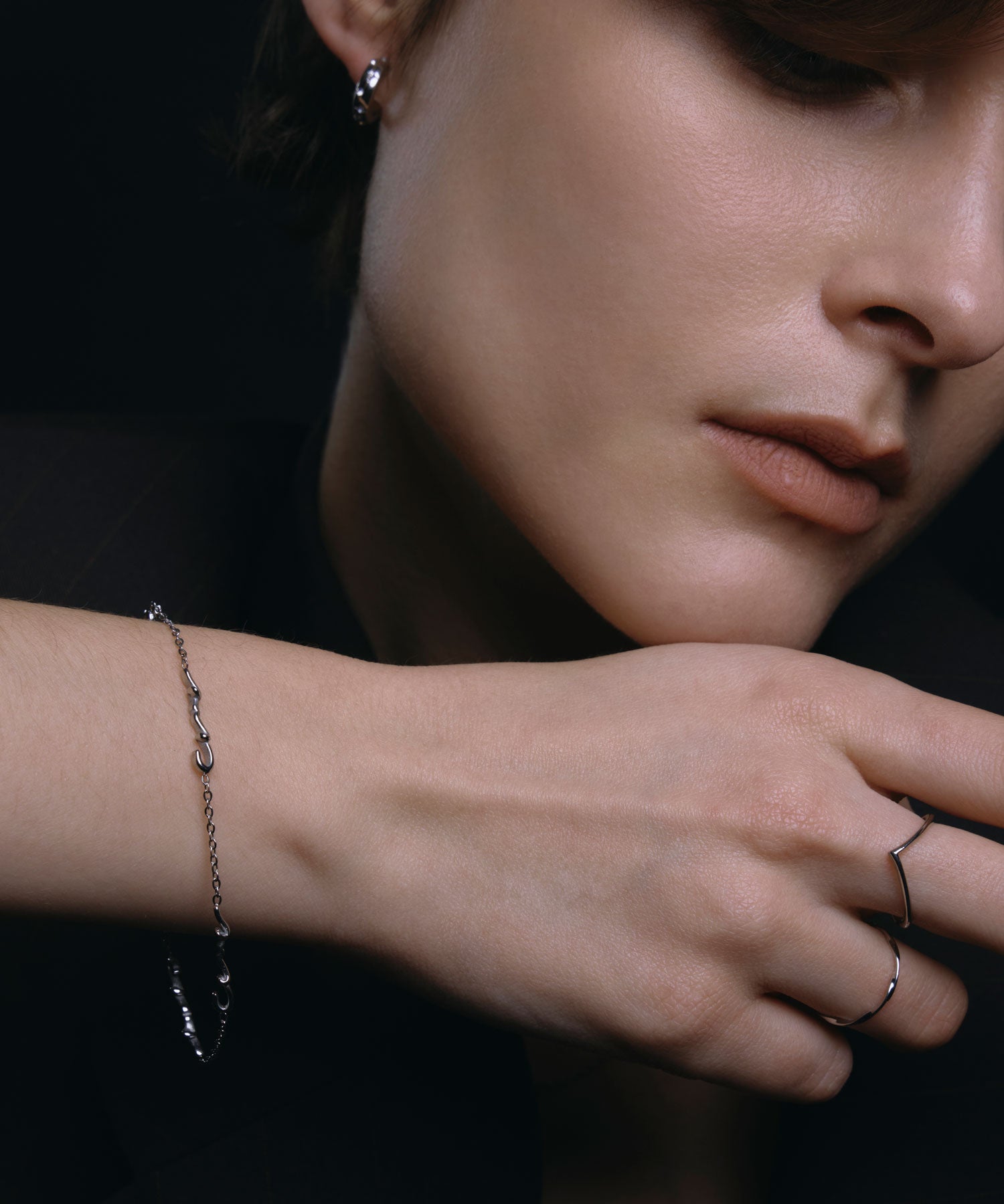 [シルバー]ニュアンスロゴブレスレット