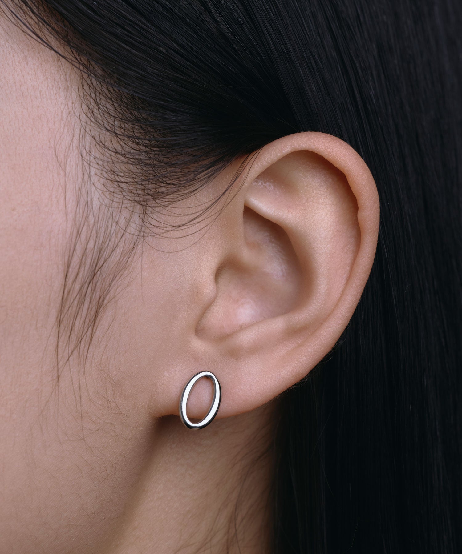 [シルバー]オーバルアシメピアス