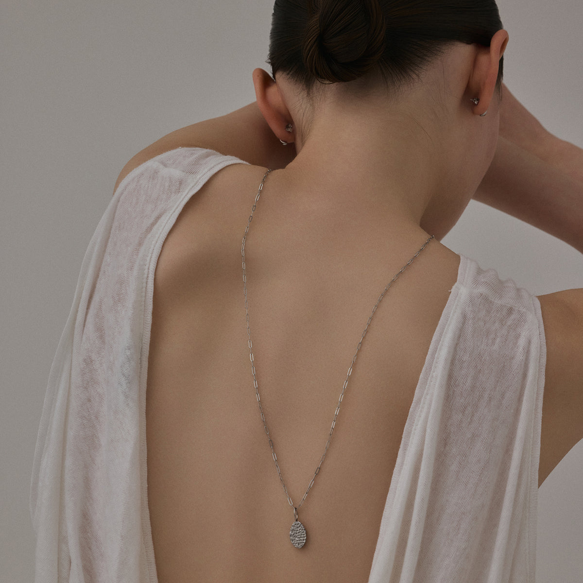 SILVER_NUANCED_OVAL_TOP_NECKLA 