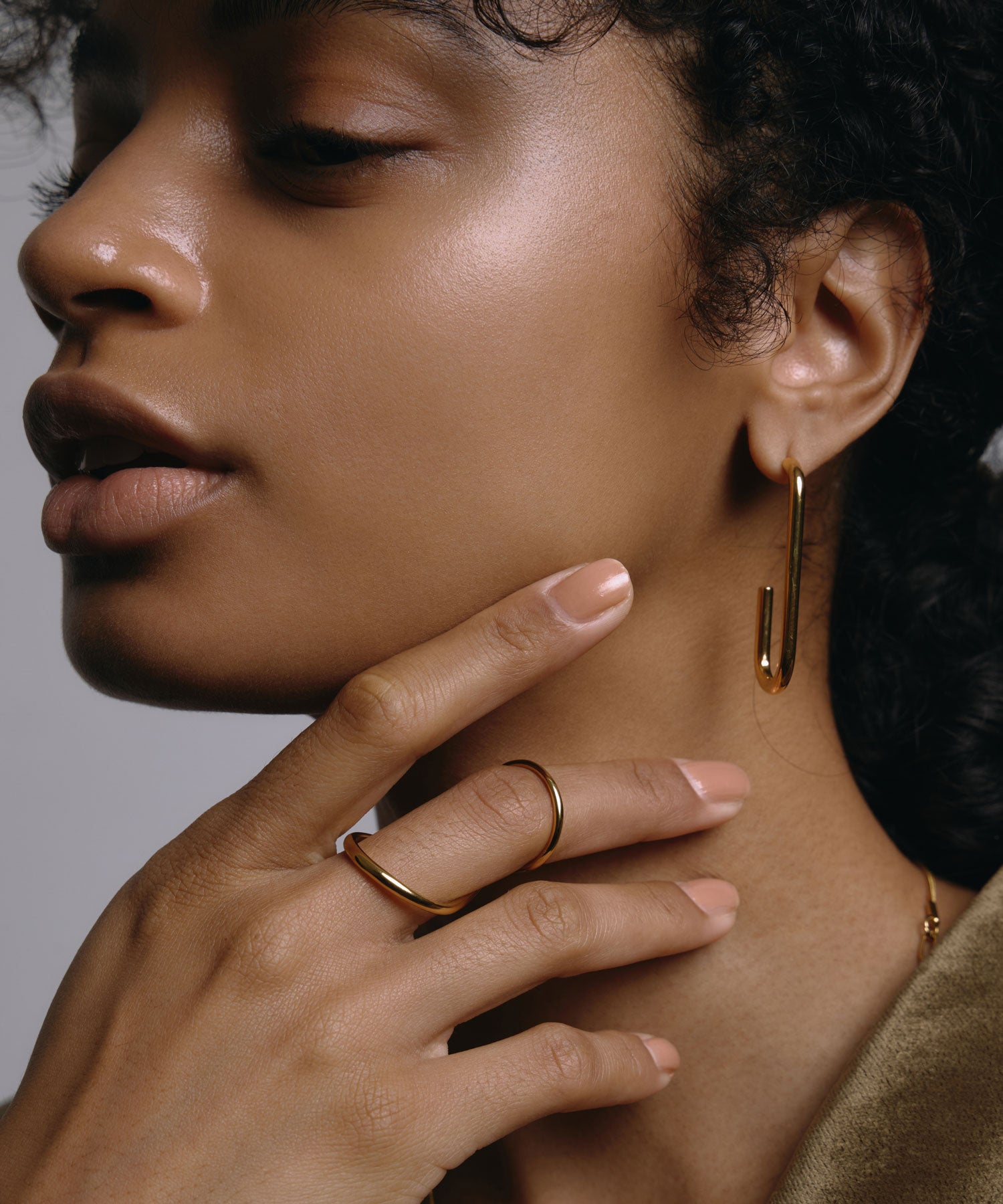 [Gold] U-line earrings