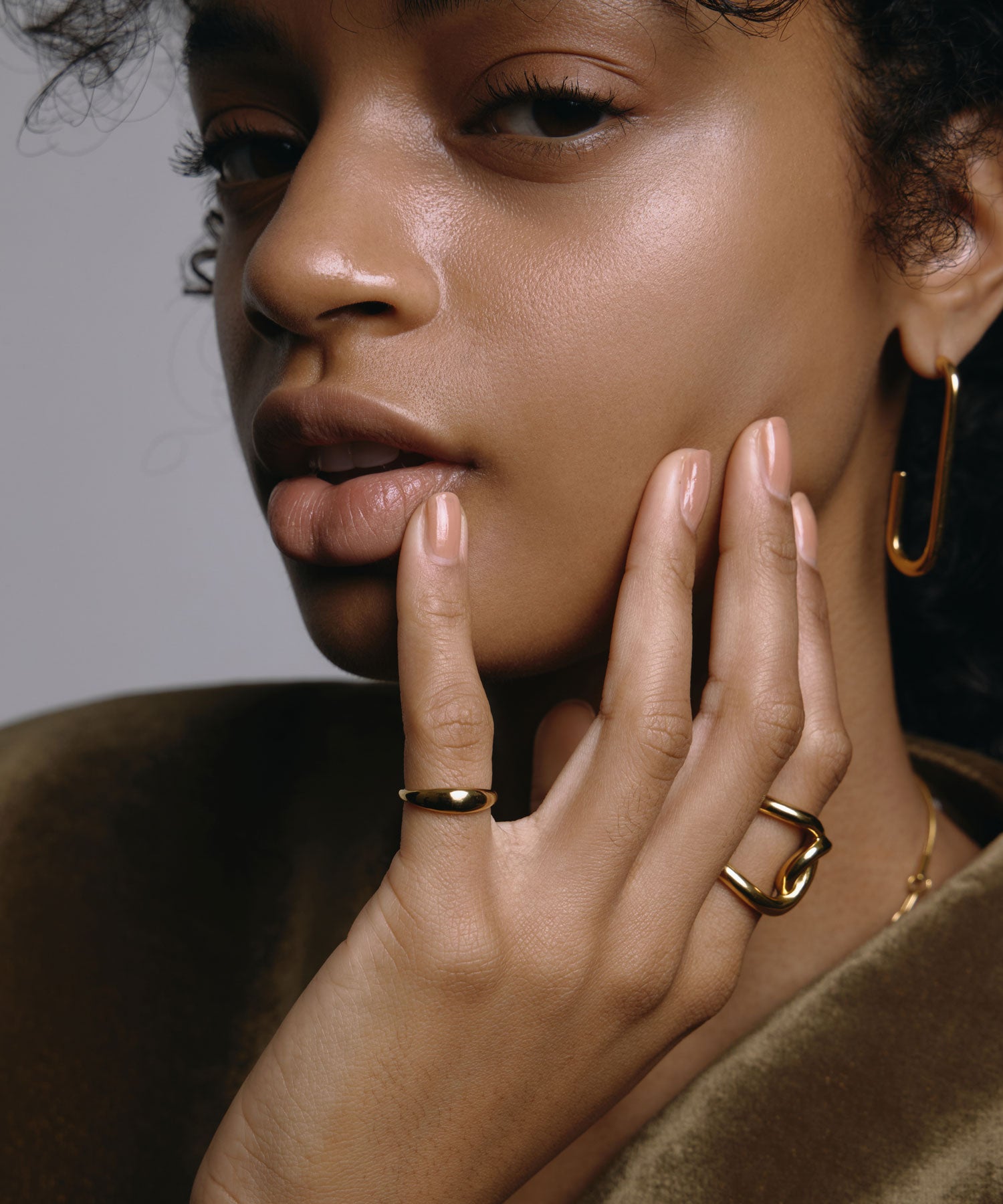 [Gold] U-line earrings