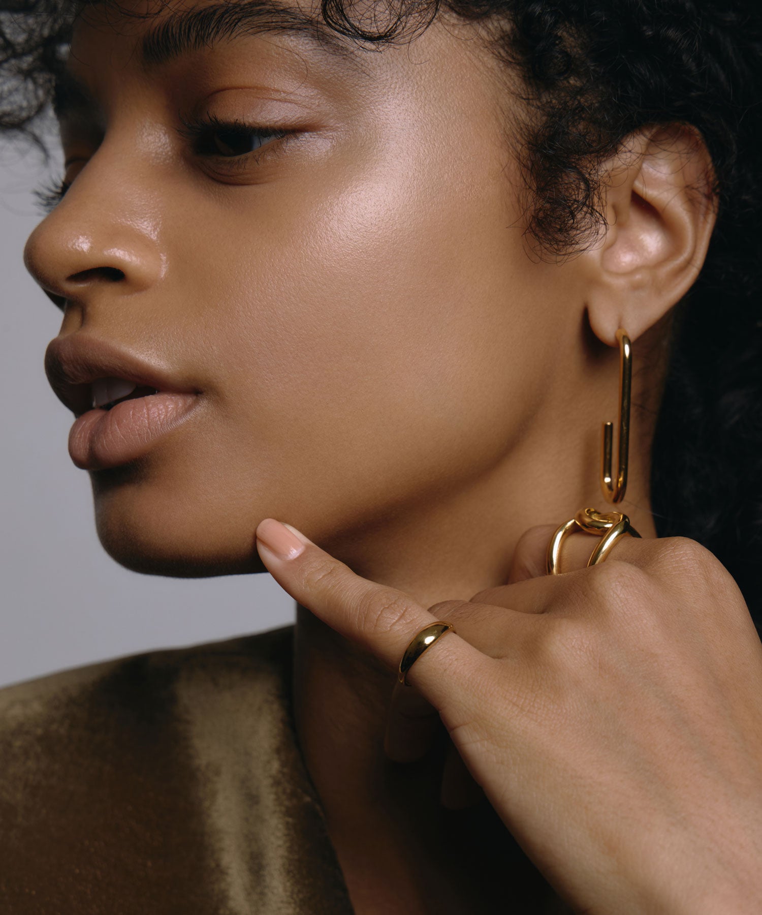 [Gold] U-line earrings