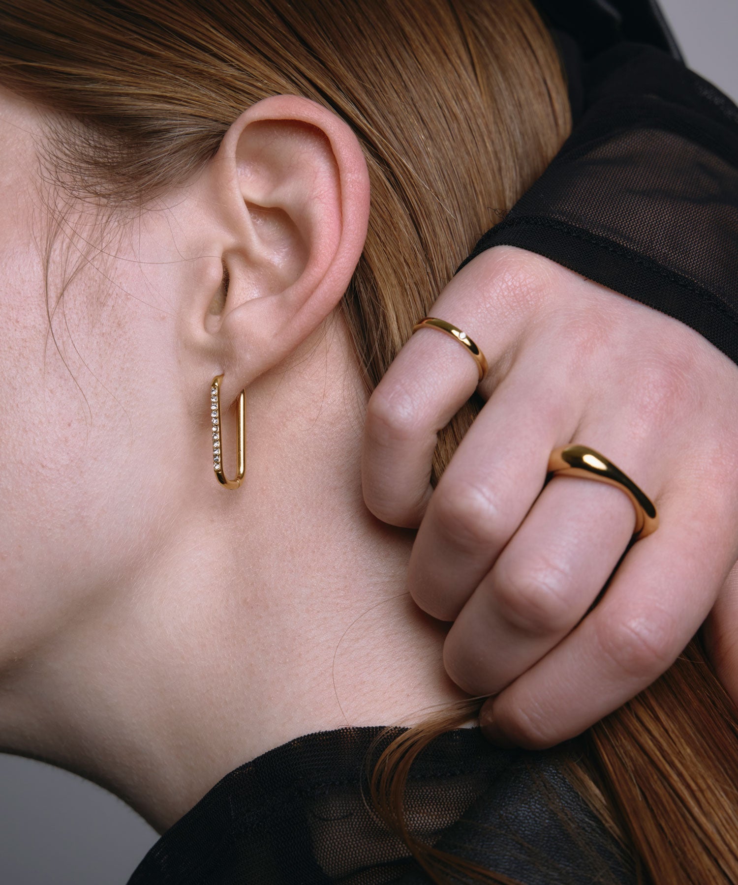 ゴールド]ジルコニアUラインピアス