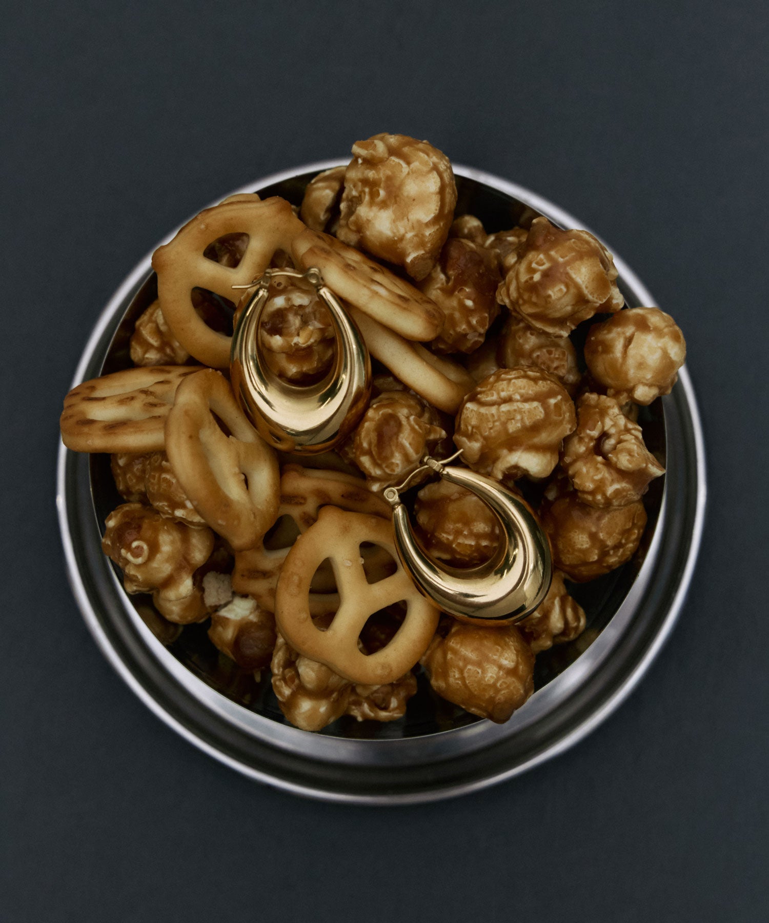 [ゴールド]オーバルブルームピアス