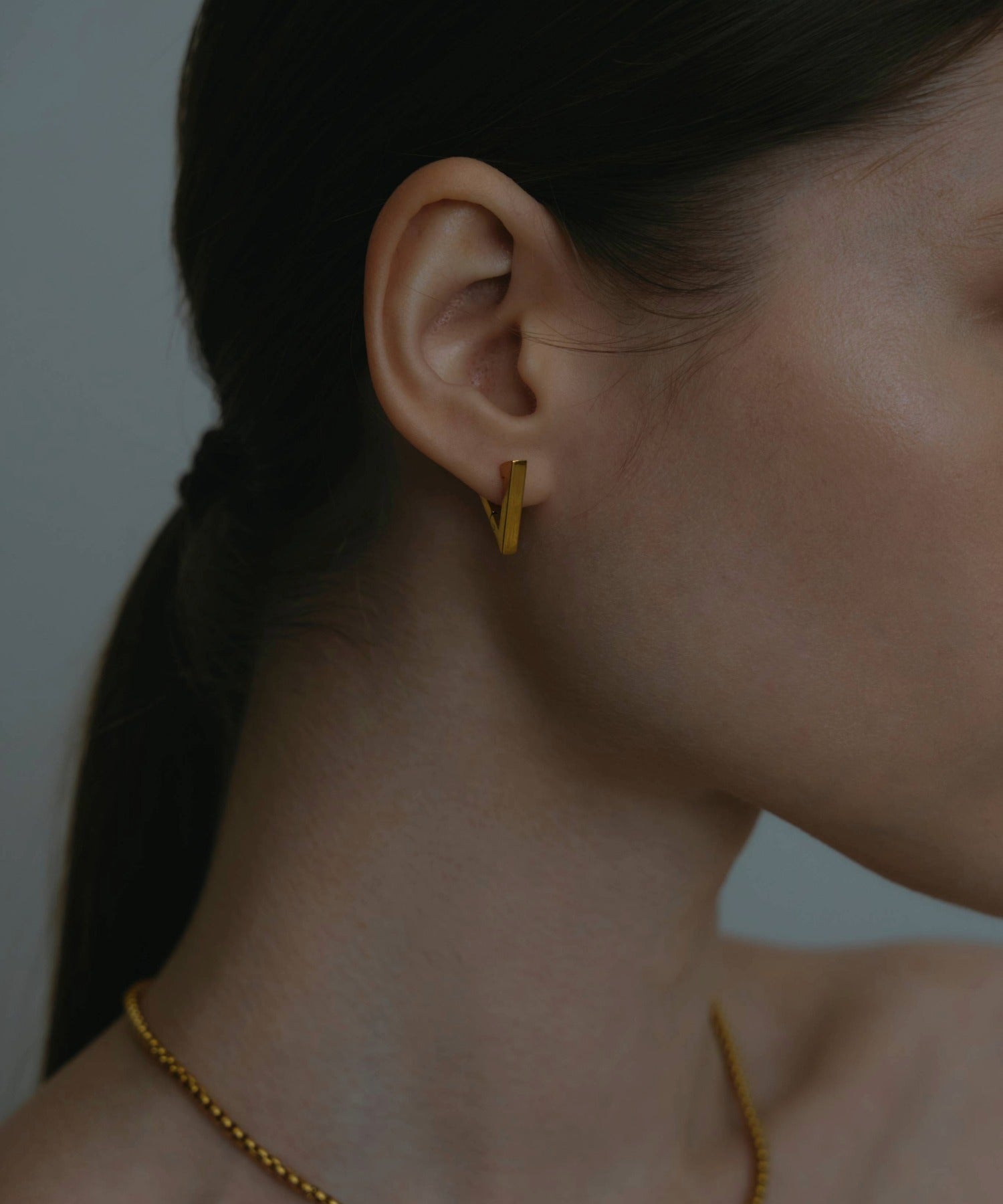 CENE ゴールド ボールドデルタフープピアス　デルタ型　トライアングル　三角　サージカルステンレス　金属アレルギー対応　プレゼント　ギフト　高見え　高級感