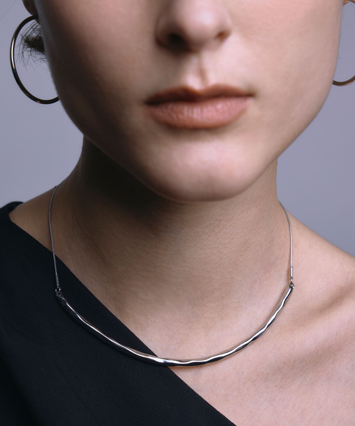 [展覽產品（預定四月底出貨）][銀色凹凸不平的頸圈項鍊