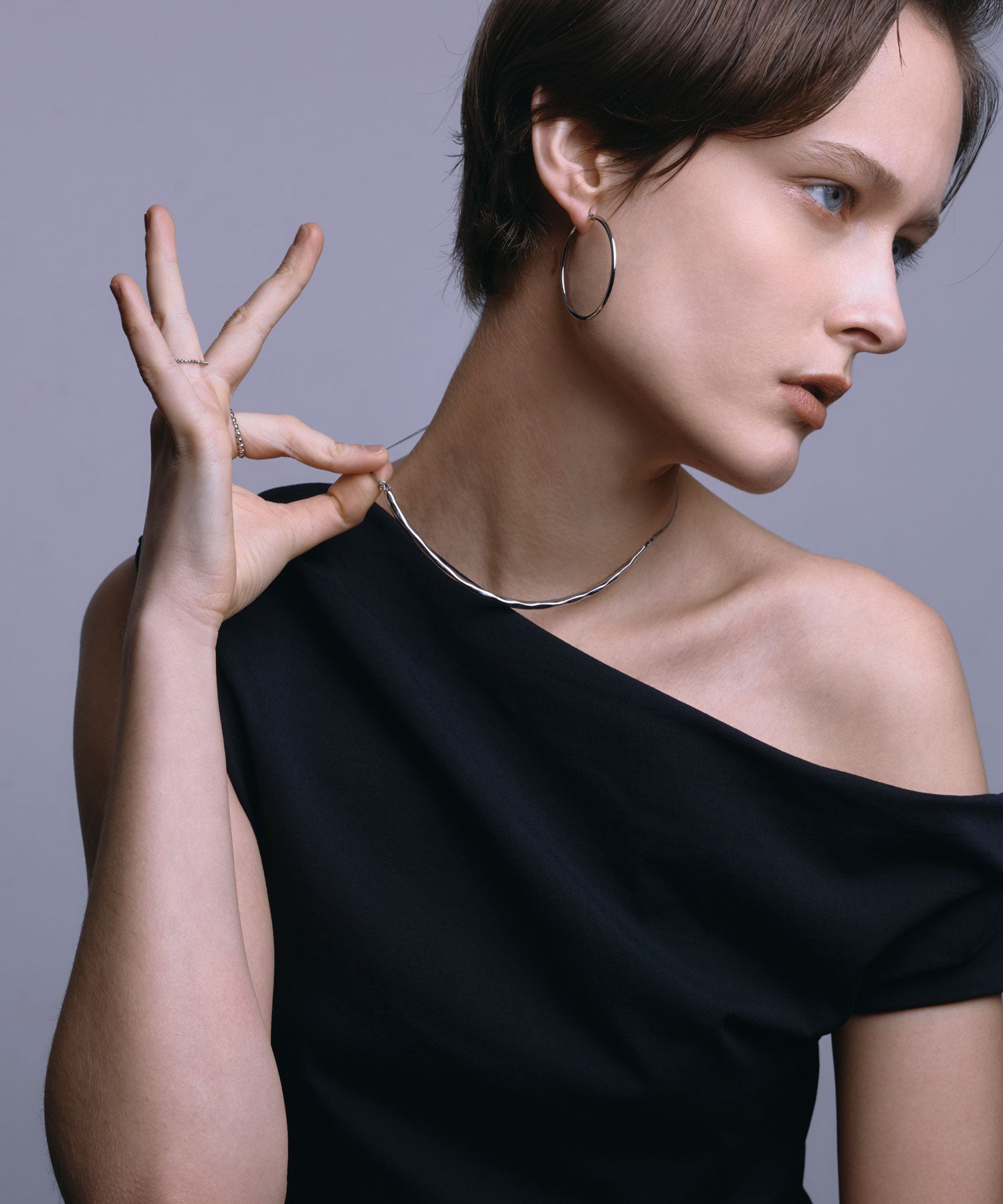 [展覽產品（預定四月底出貨）][銀色凹凸不平的頸圈項鍊