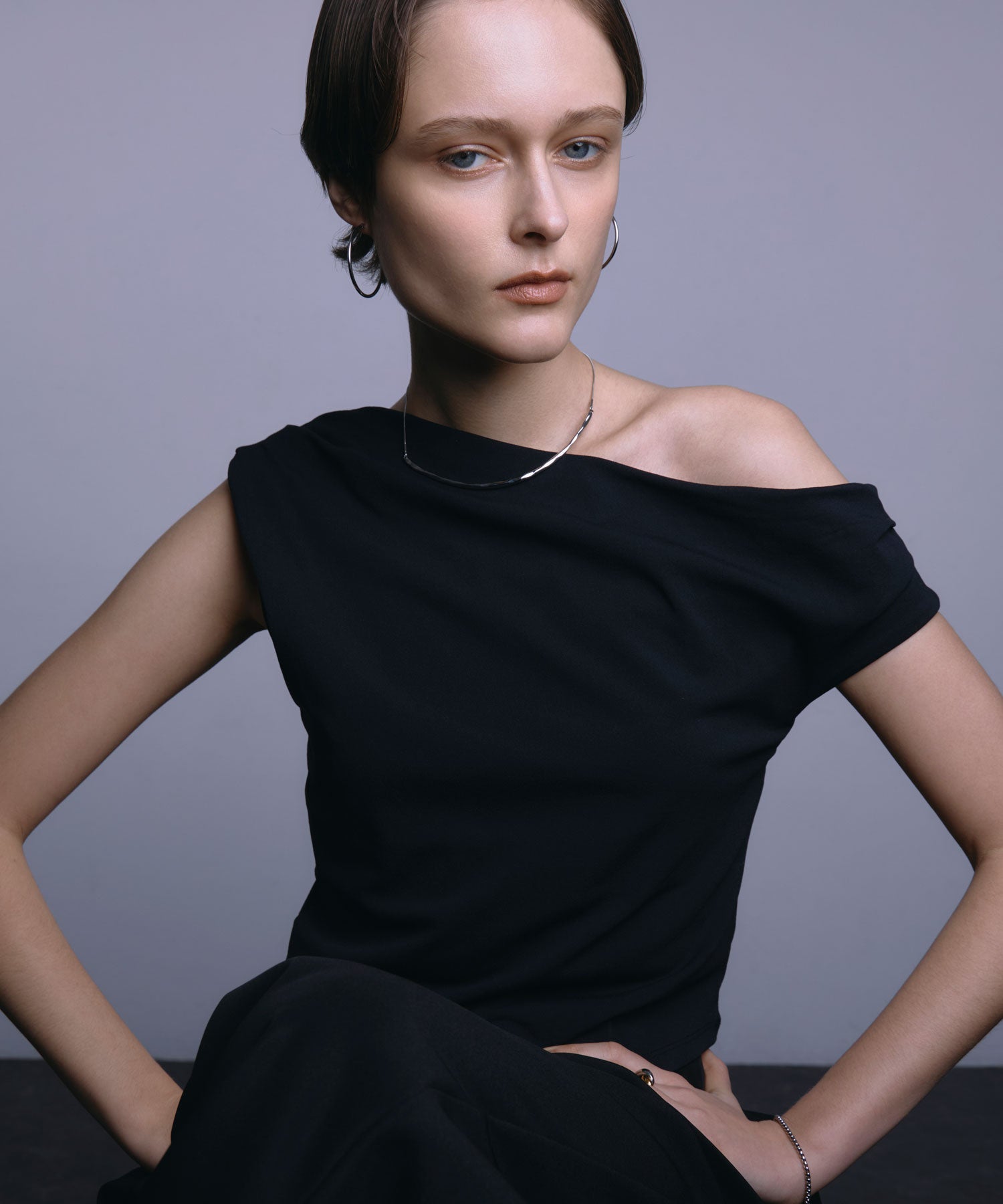 [展覽產品（預定四月底出貨）][銀色凹凸不平的頸圈項鍊