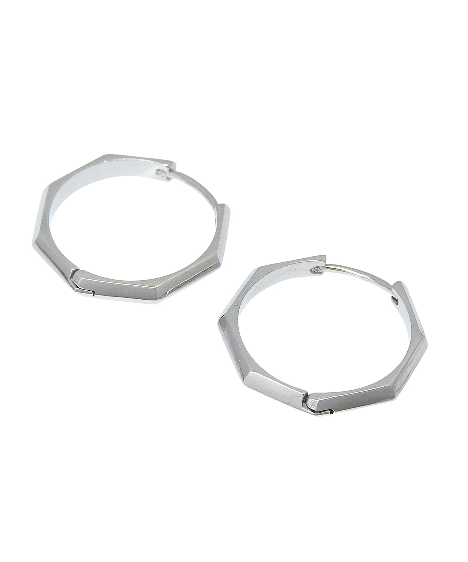 [シルバー]ファセットエッジフープピアス