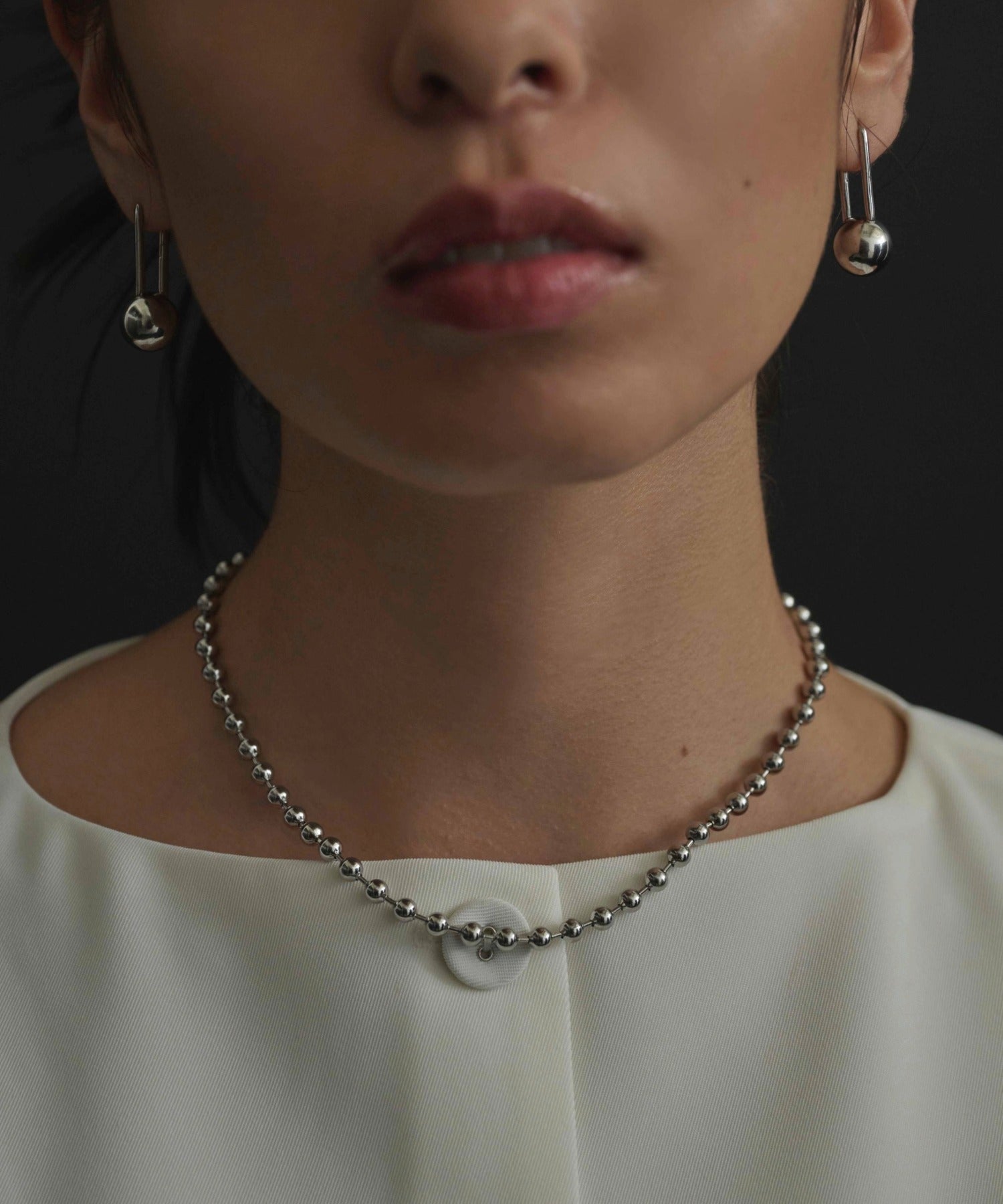 アンサンブルドットネックレス　シルバー　アクセサリー　ネックレス　ボールチェーン　セネ　CENE　サージカルステンレス　金属アレルギー　付けっぱなし　レディース　メンズ　ユニセックス　ジェンダーレス　着用画像　プレゼント　ギフト