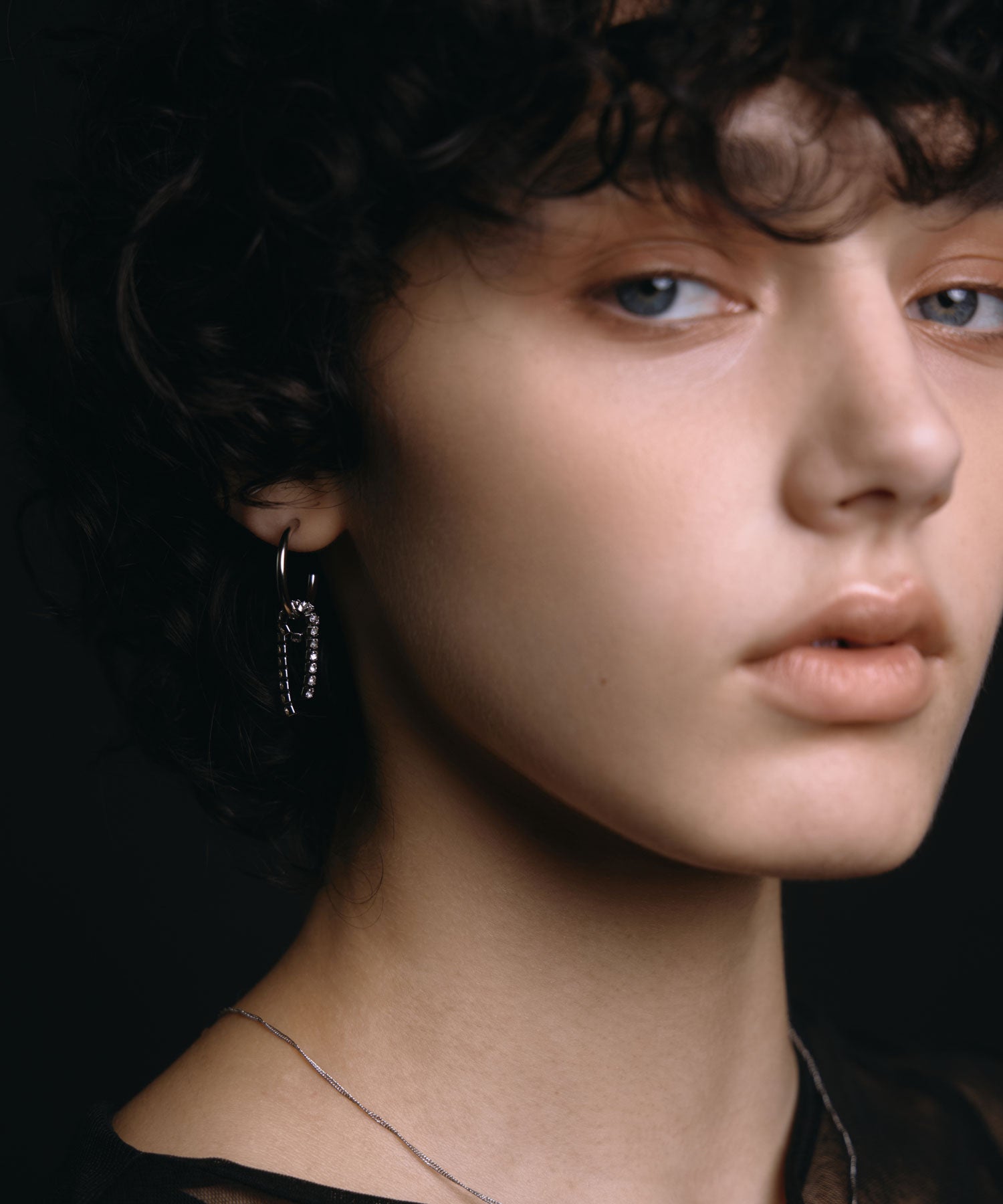 [シルバー]ノットビジューピアス