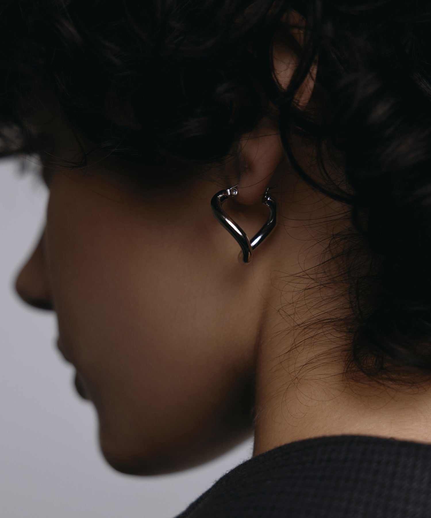 シルバー]ネジレフープピアス