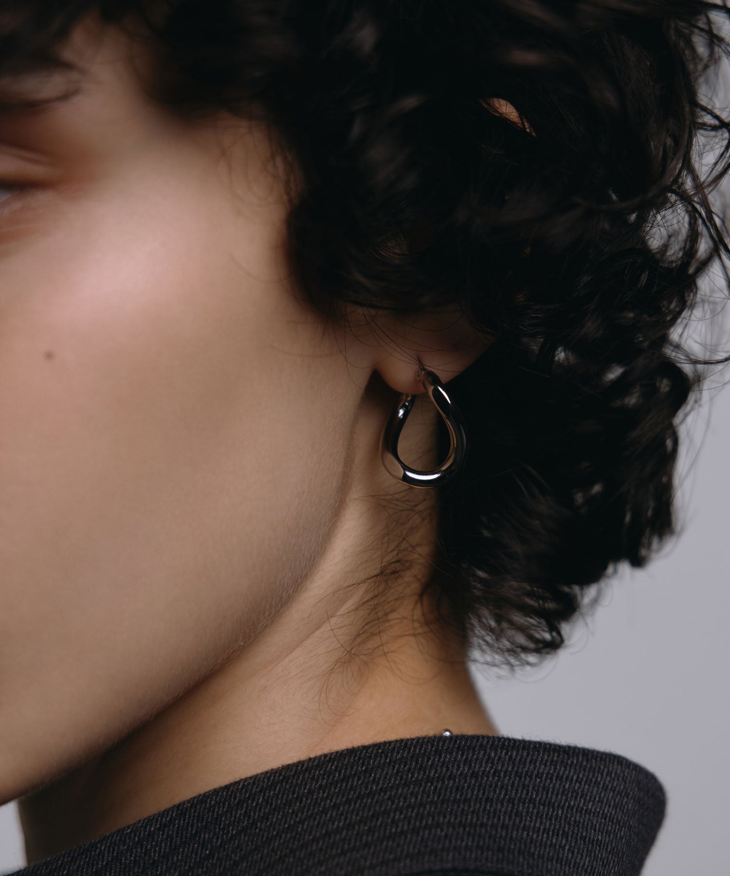 シルバー]ネジレフープピアス