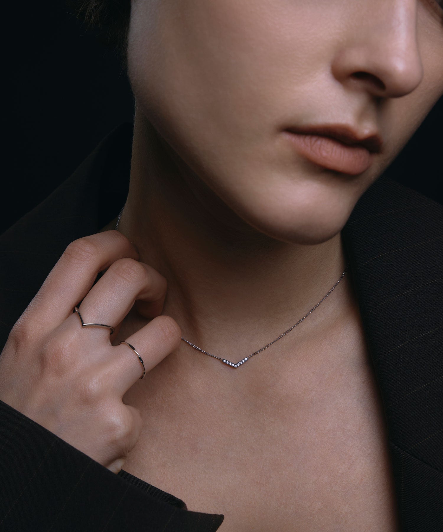 [展覽產品（預定四月底出貨）][銀色V-Line 鋯石項鍊